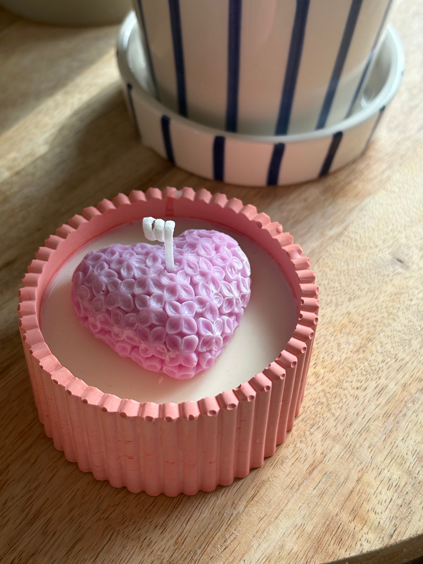 Bougie coeur rose, pot saumon