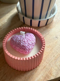 Bougie coeur rose, pot saumon